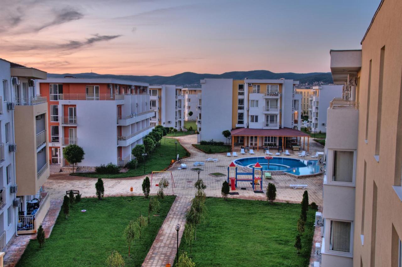 Holiday Apartments Next To Action Aquapark Sunny Beach Exterior foto